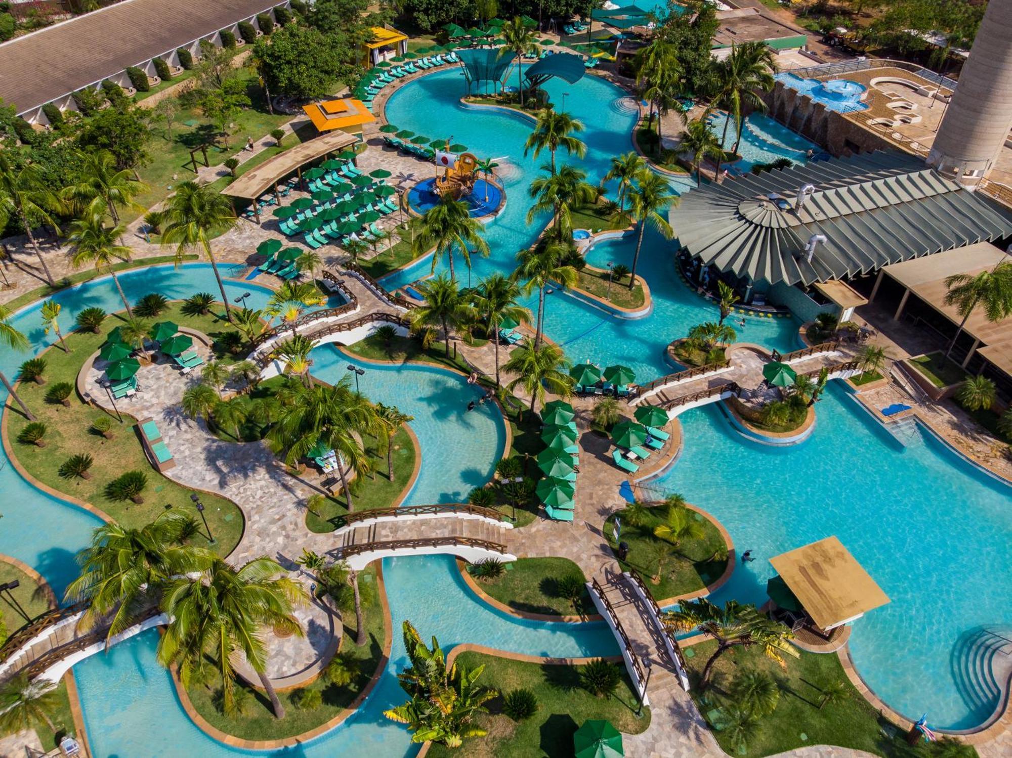 Blue Tree Thermas de Lins Exterior foto Aerial view of the water park